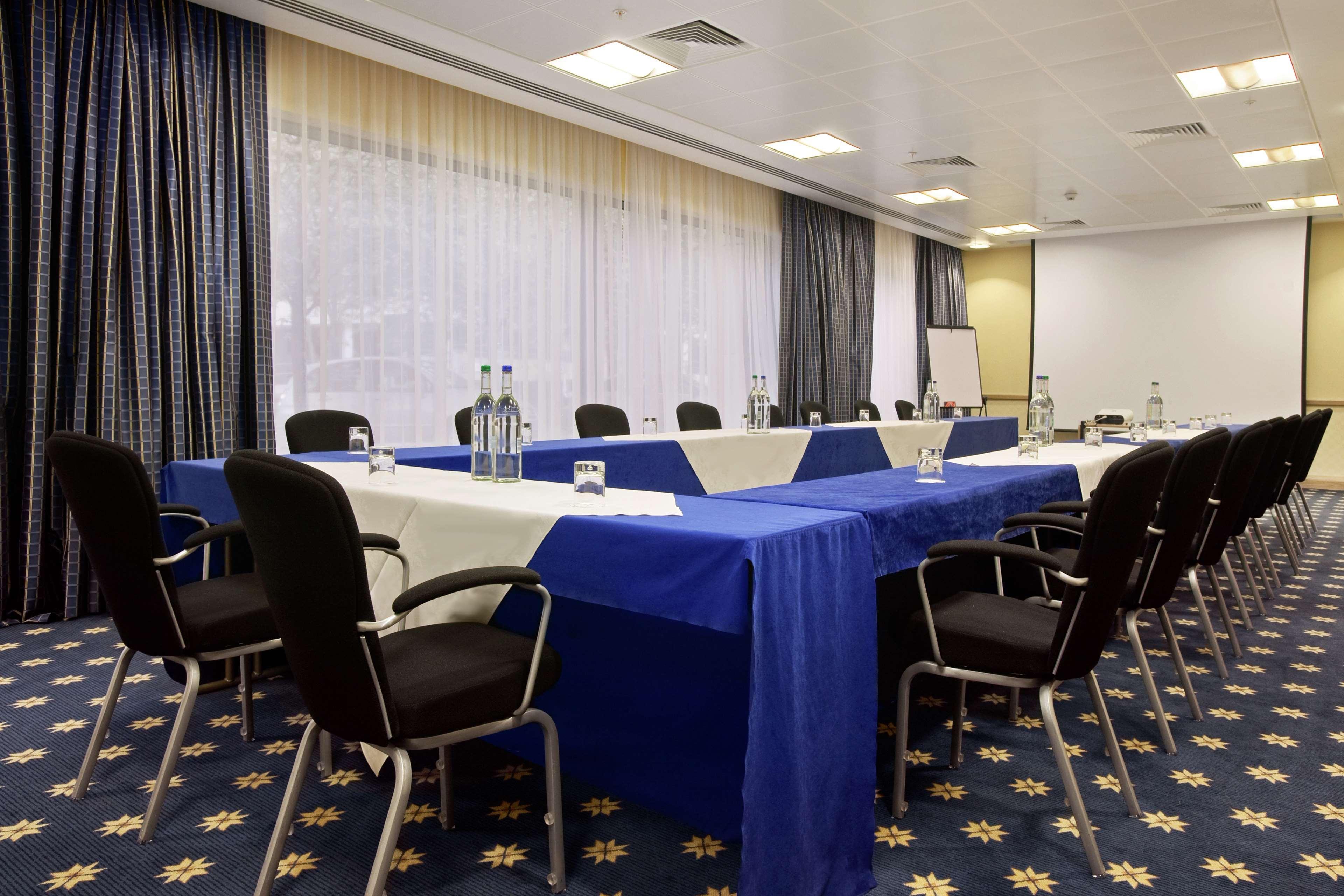 Hilton London Gatwick Airport Hotel Horley Facilities photo